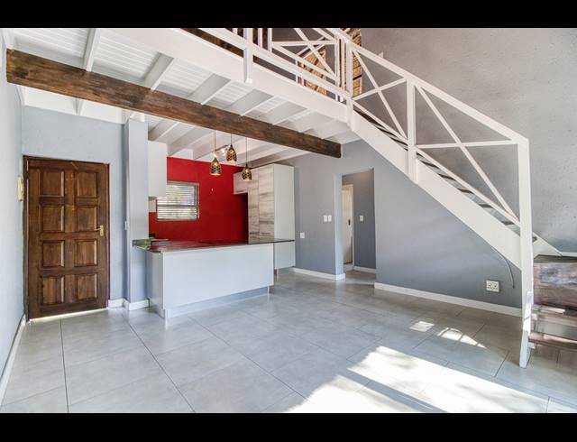 2 BEDROOM SECTIONAL TITLE RENTED IN SHARONLEA